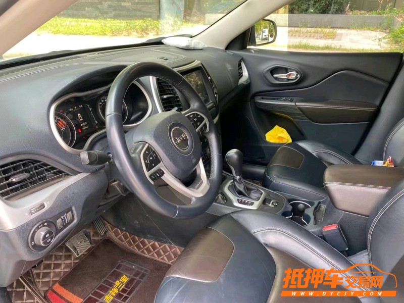 銅陵17年Jeep自由光8