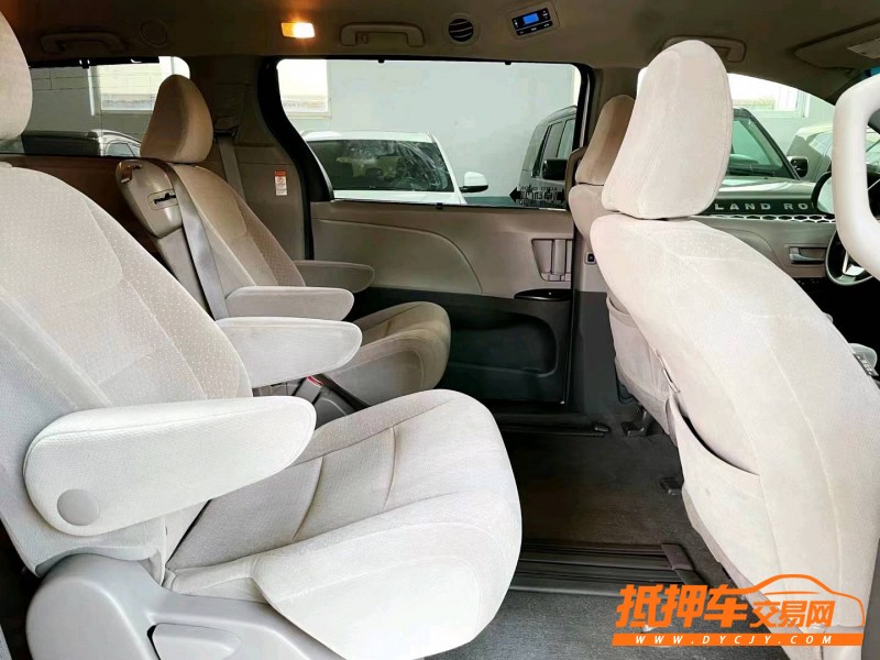 潍坊15年丰田塞纳5