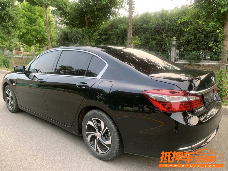 邢台17年本田雅阁3