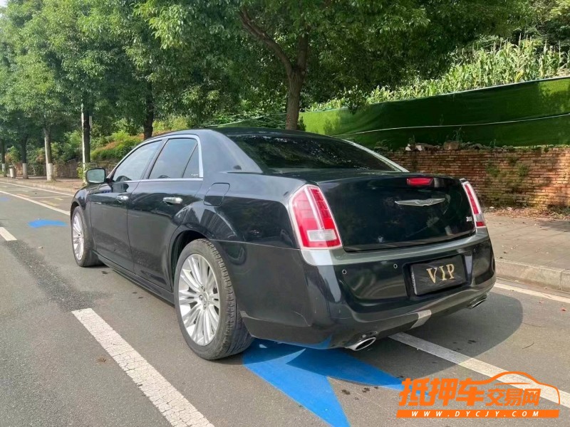 岳陽17年克萊斯勒300C4