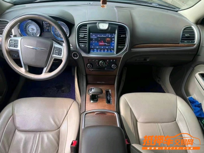 岳陽17年克萊斯勒300C5