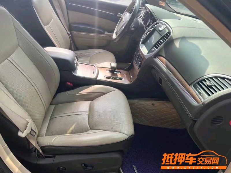 岳陽17年克萊斯勒300C8