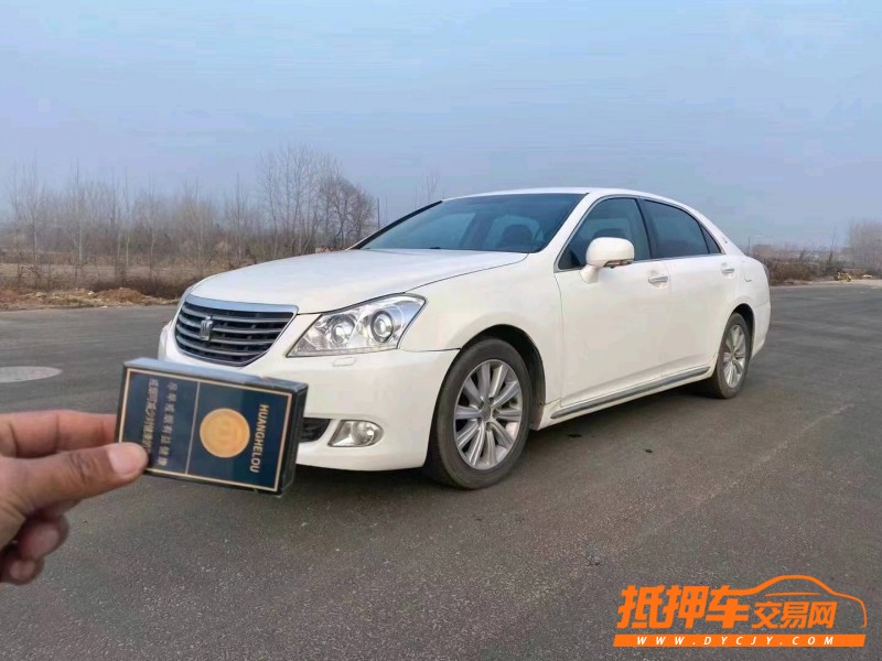 武汉10年丰田皇冠3