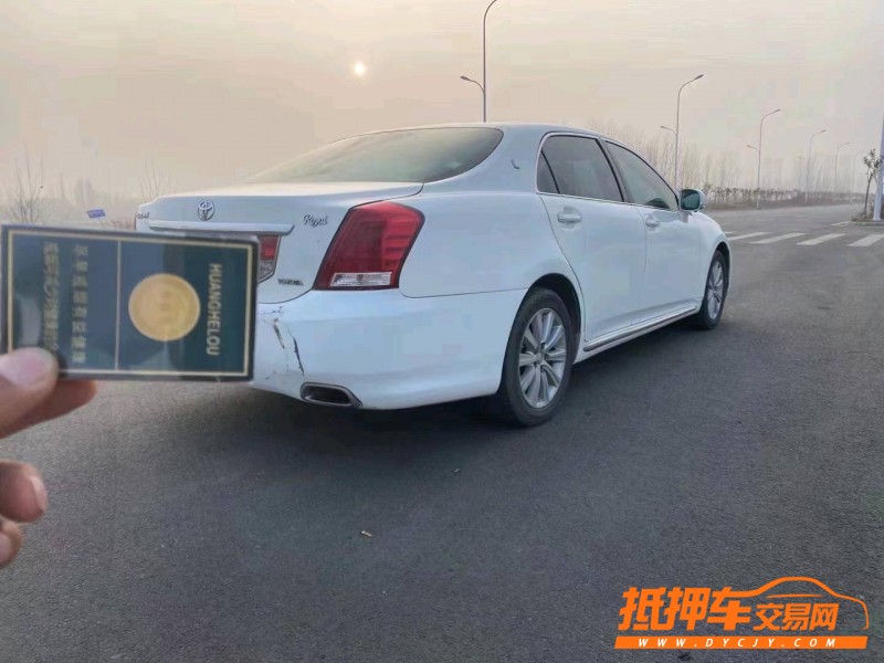 武汉10年丰田皇冠4