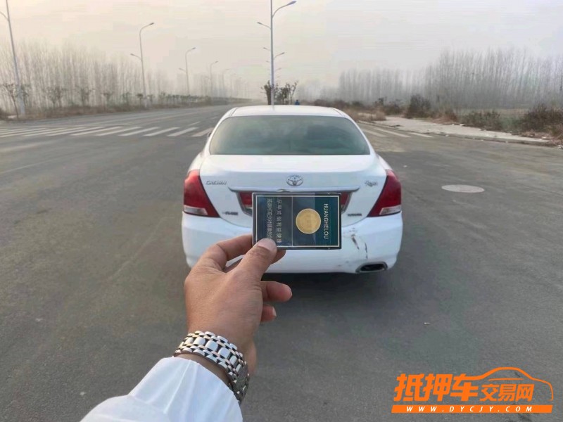 武汉10年丰田皇冠5