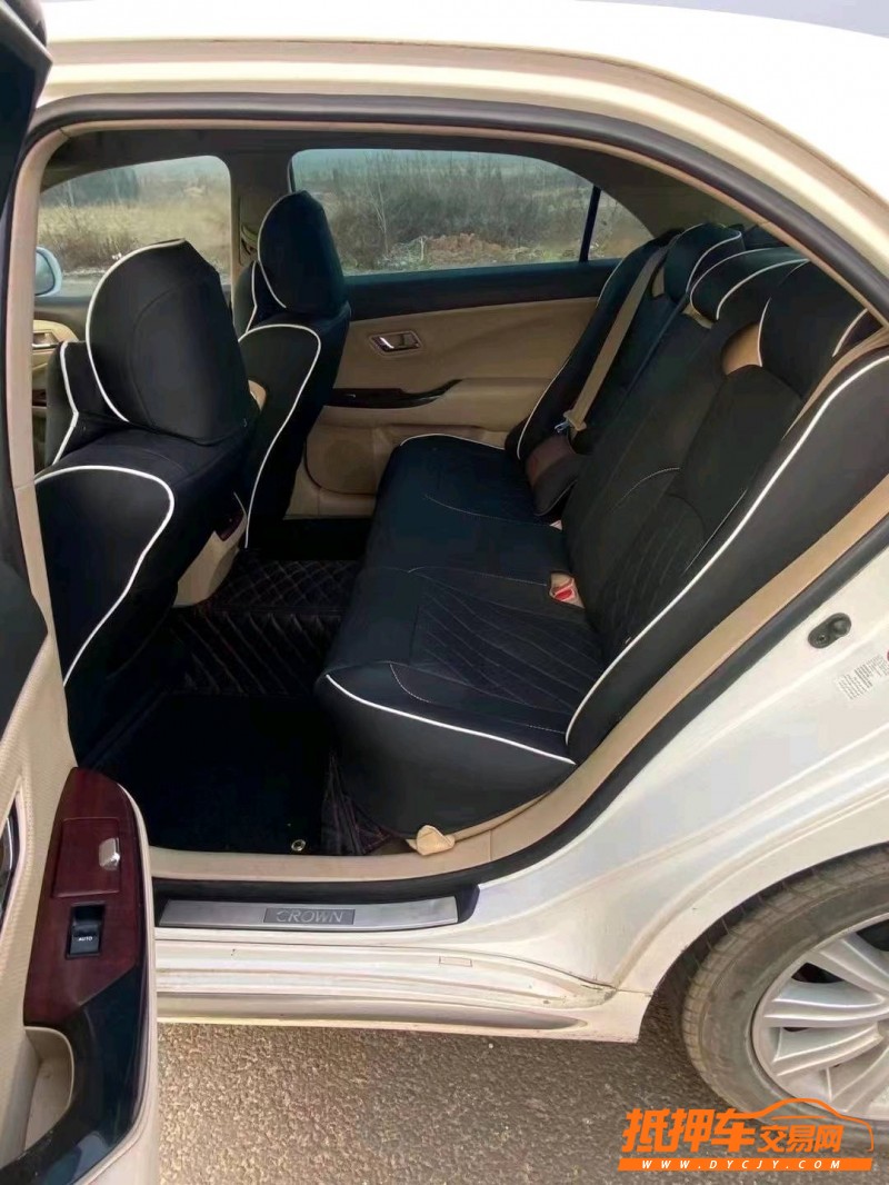 武汉10年丰田皇冠8