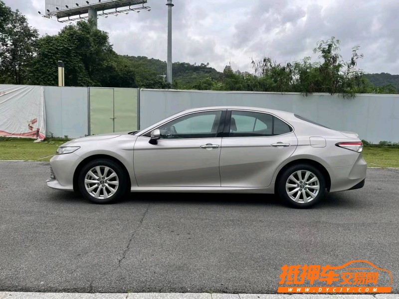 东莞21年丰田凯美瑞8