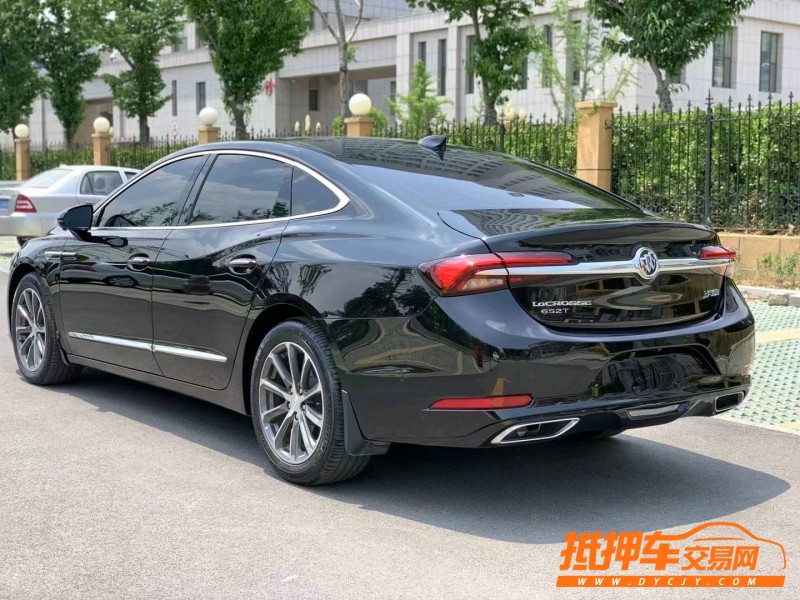 潍坊20年别克君越8