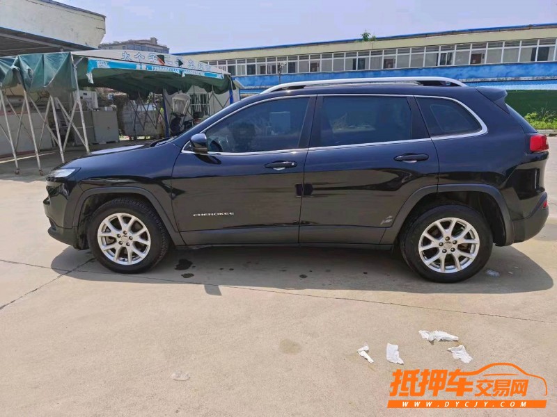 銅陵16年Jeep自由光3