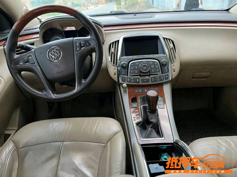 潍坊10年别克君越8