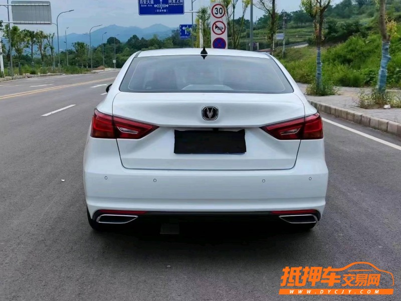 重慶20年長安汽車銳程CC3