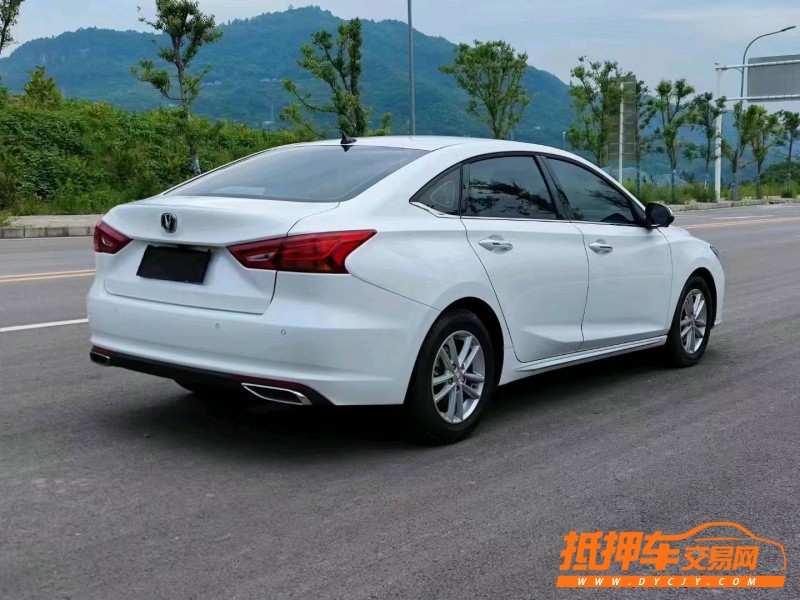 重慶20年長安汽車銳程CC4