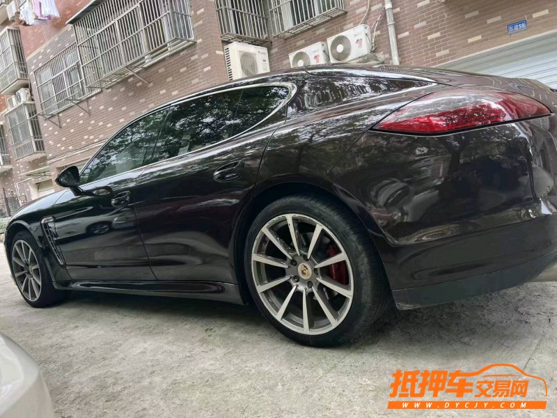 淮北11年保時捷帕拉梅拉5