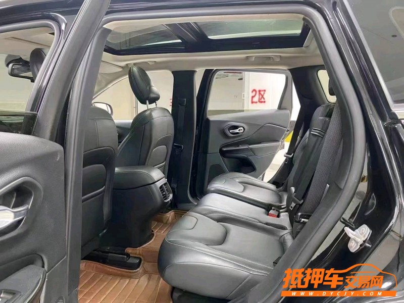 成都15年Jeep自由光9