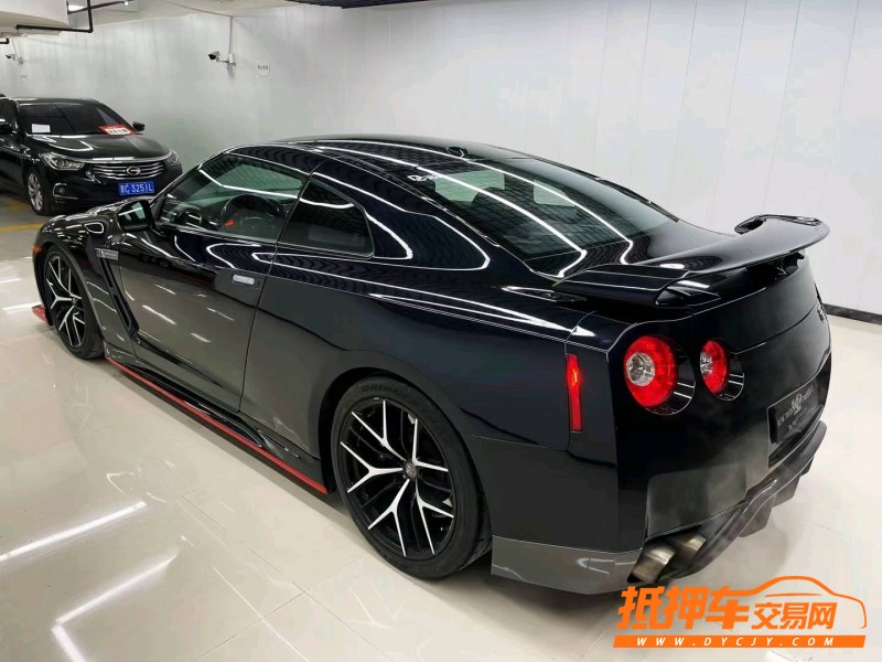 保定10年日產GT-R8