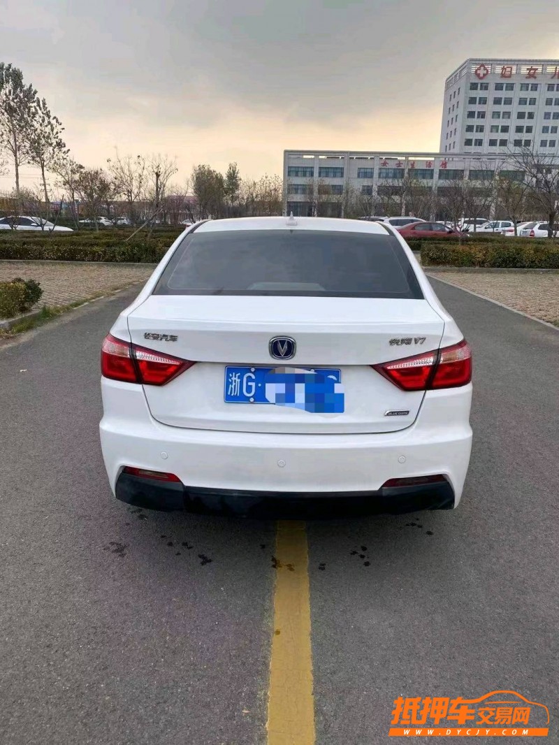 濰坊15年長安汽車悅翔9