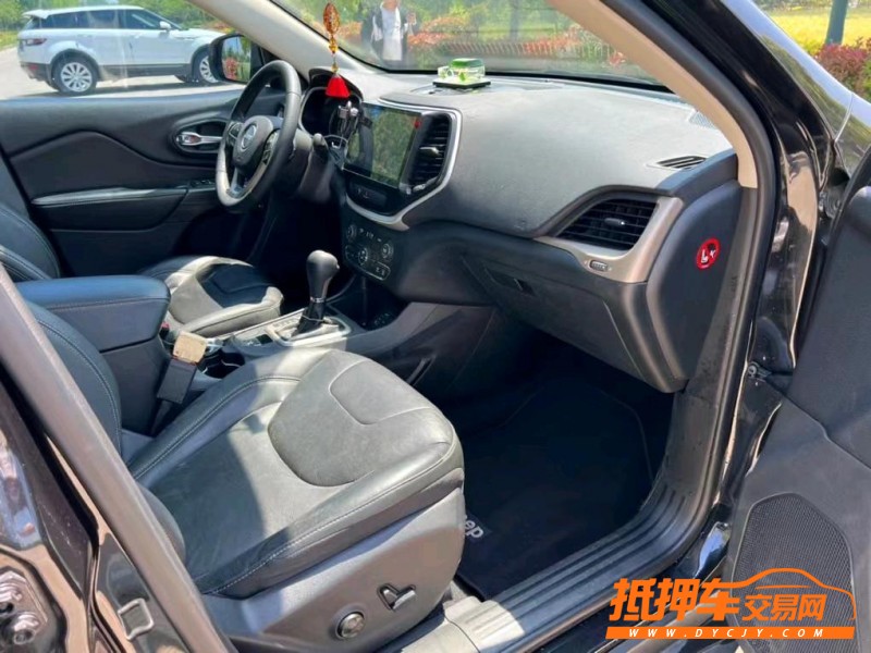 鹽城17年Jeep自由光1