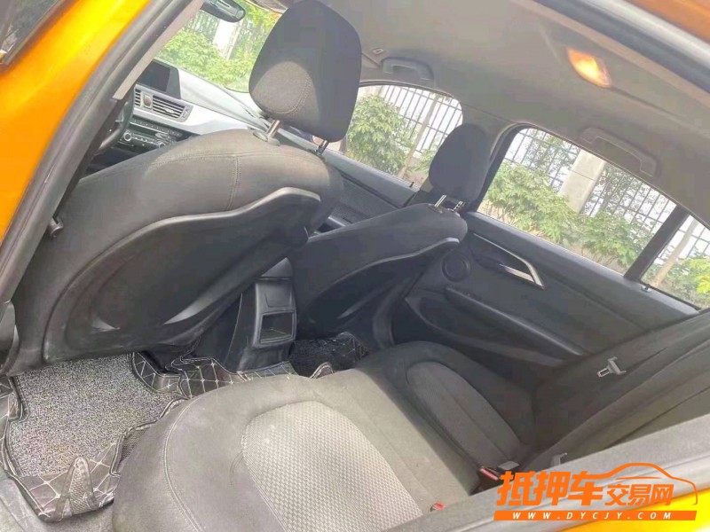 潍坊17年宝马1系9