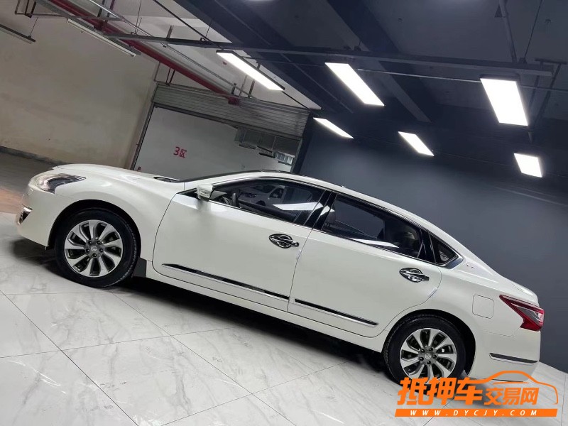 成都15年日產天籟3