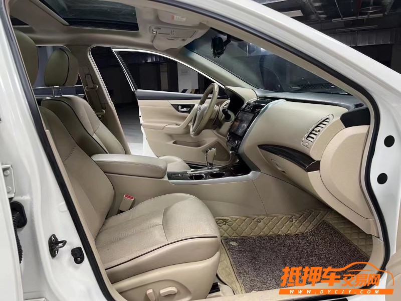 成都15年日產天籟4