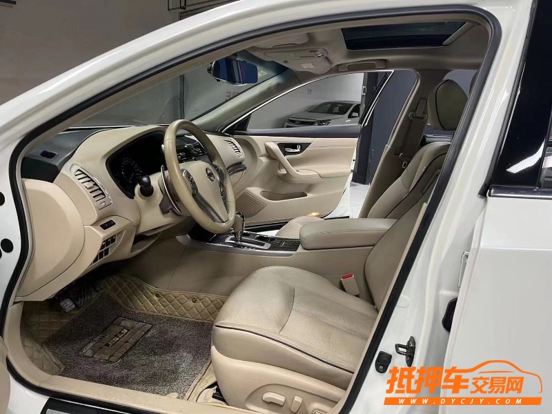 成都15年日產天籟5
