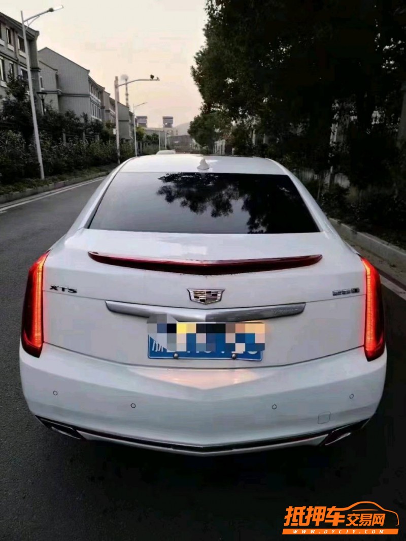 紹興17年凱迪拉克XTS9