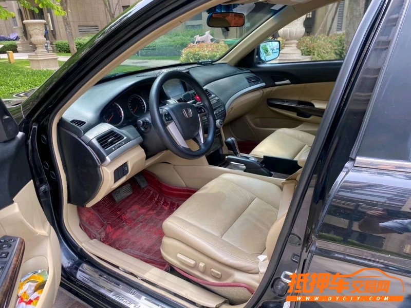 青岛10年本田雅阁4