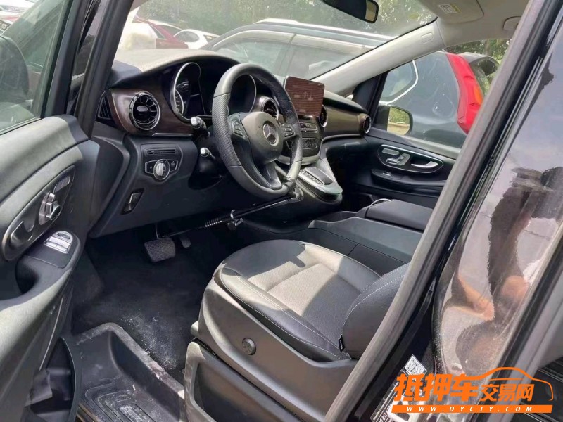 宜昌21年奔馳V8