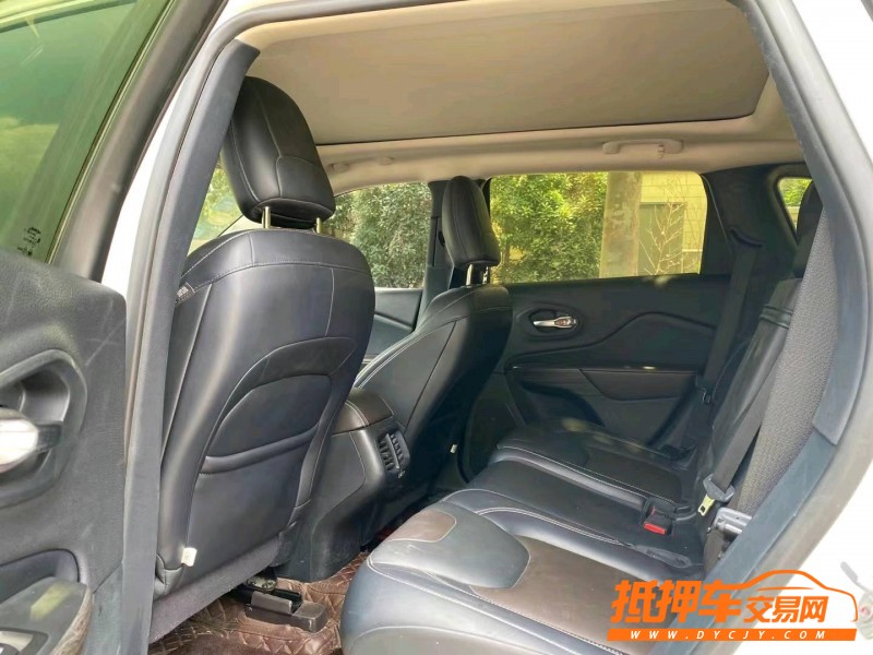 銅陵17年Jeep自由光2