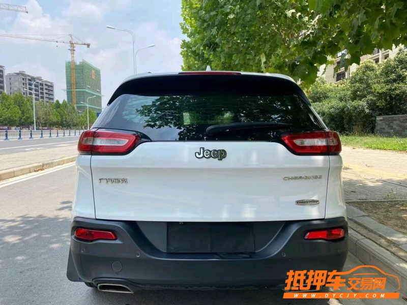 銅陵17年Jeep自由光3