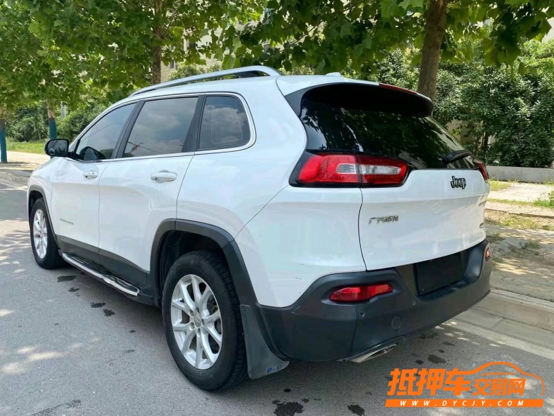 銅陵17年Jeep自由光4
