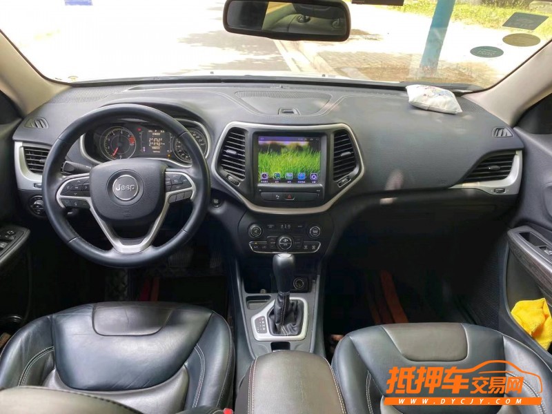 銅陵17年Jeep自由光5