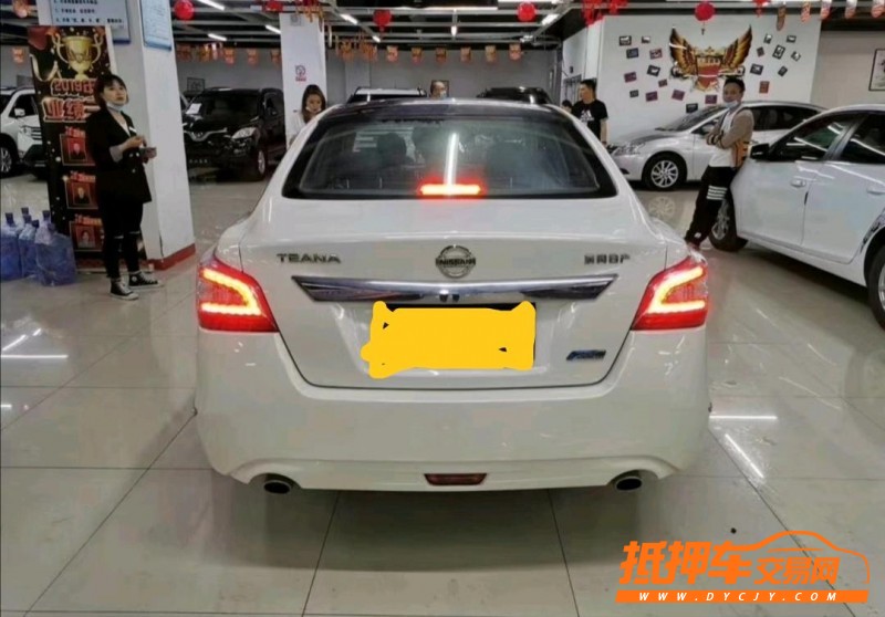防城港17年日產天籟4