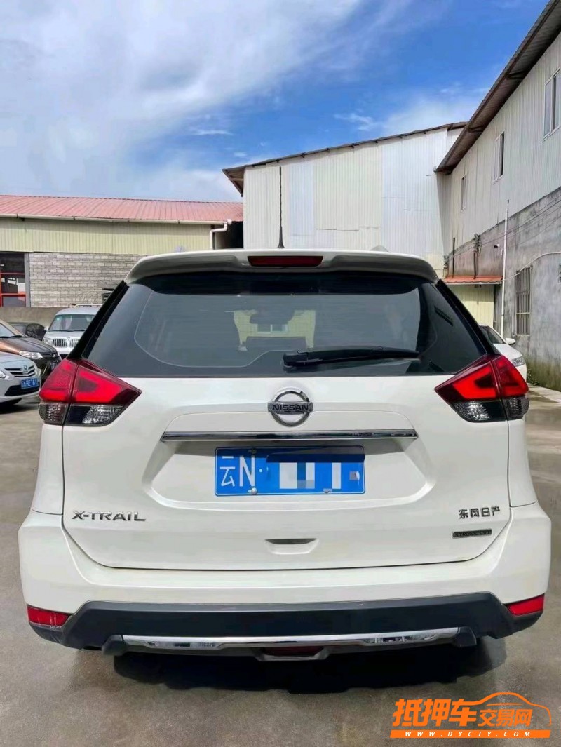 麗江20年日產奇駿6