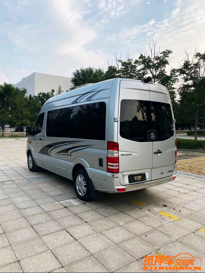 烟台13年奔驰斯宾特9