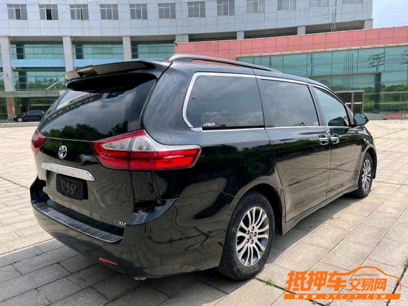 盐城19年丰田塞纳8