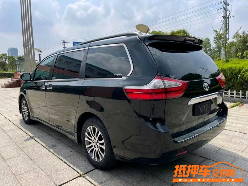 盐城19年丰田塞纳9