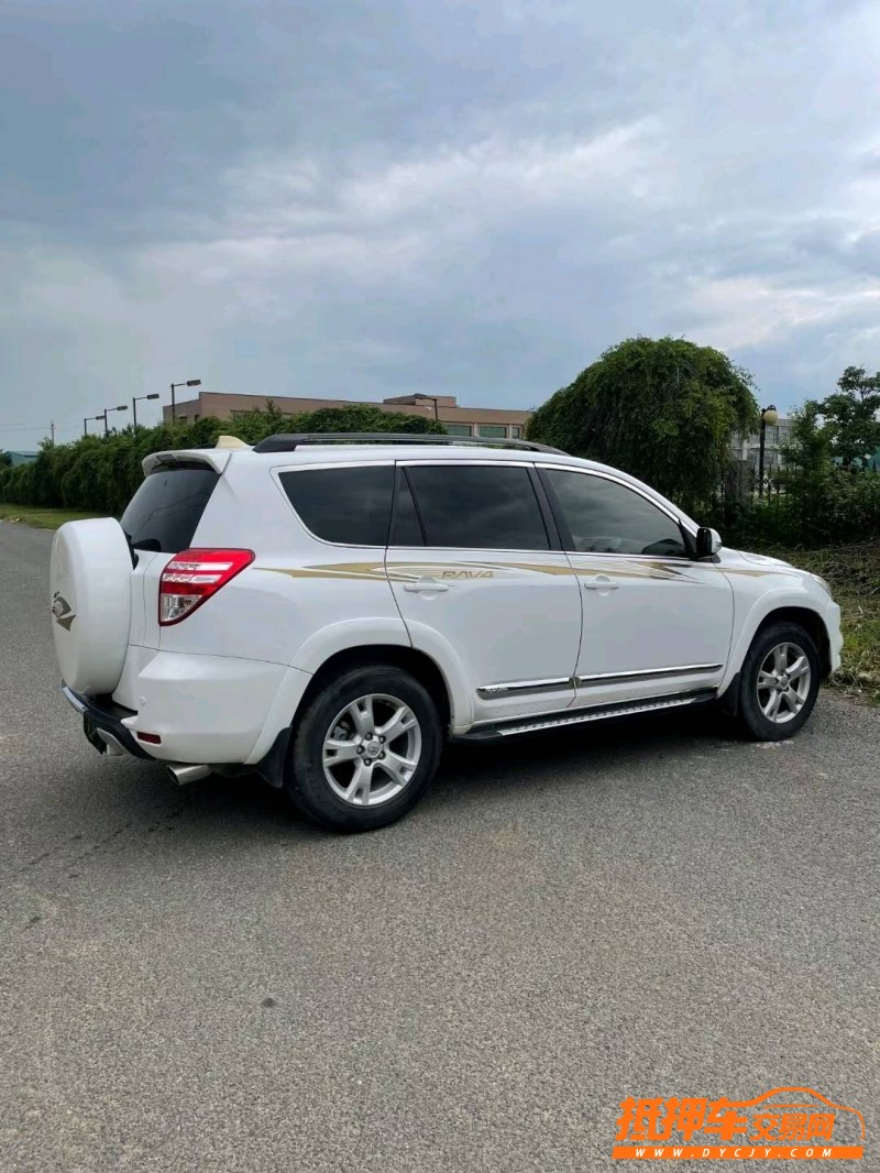 沈阳13年丰田RAV46