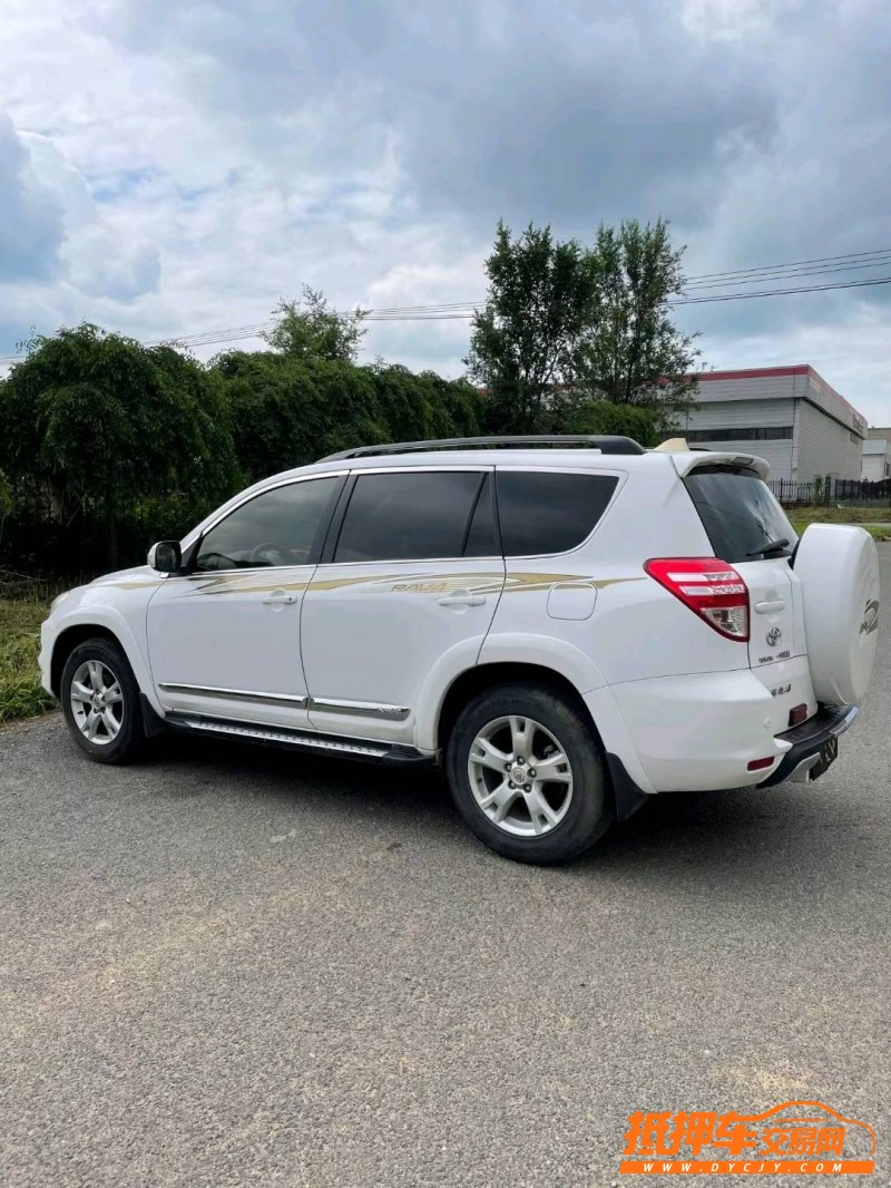 沈阳13年丰田RAV47
