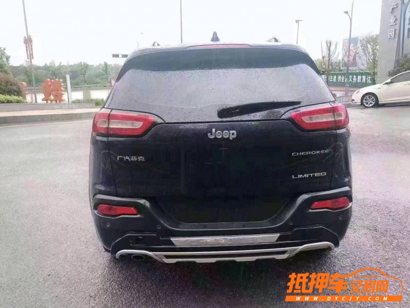 景德鎮18年Jeep自由光8