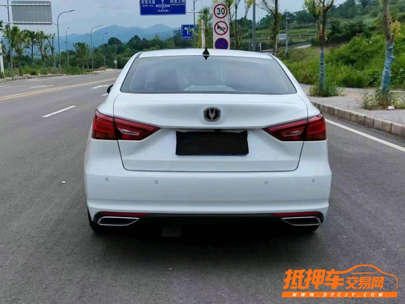 重慶20年長安汽車銳程CC2