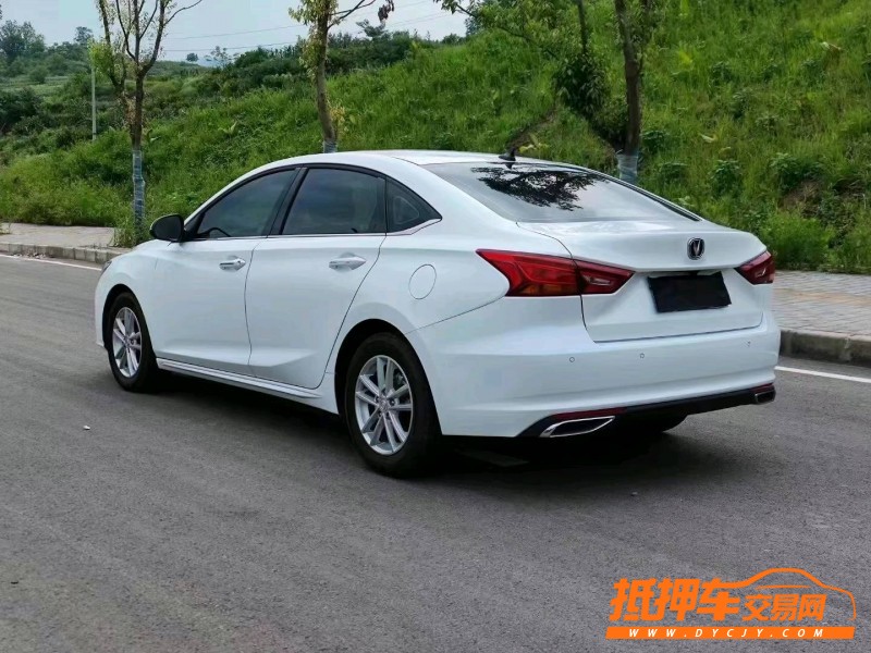 重慶20年長安汽車銳程CC4