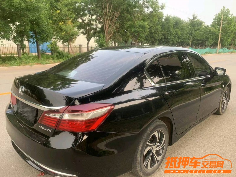 邢台17年本田雅阁9
