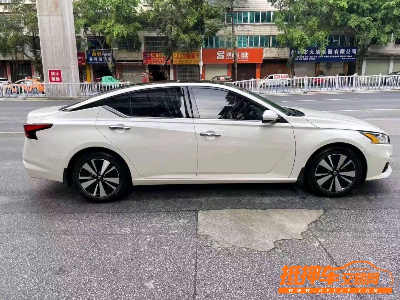 防城港21年日產天籟9