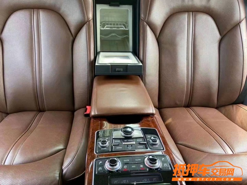 青島11年奧迪A8L5