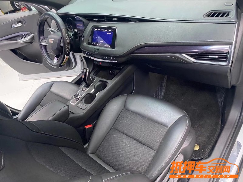 成都20年凱迪拉克CT43