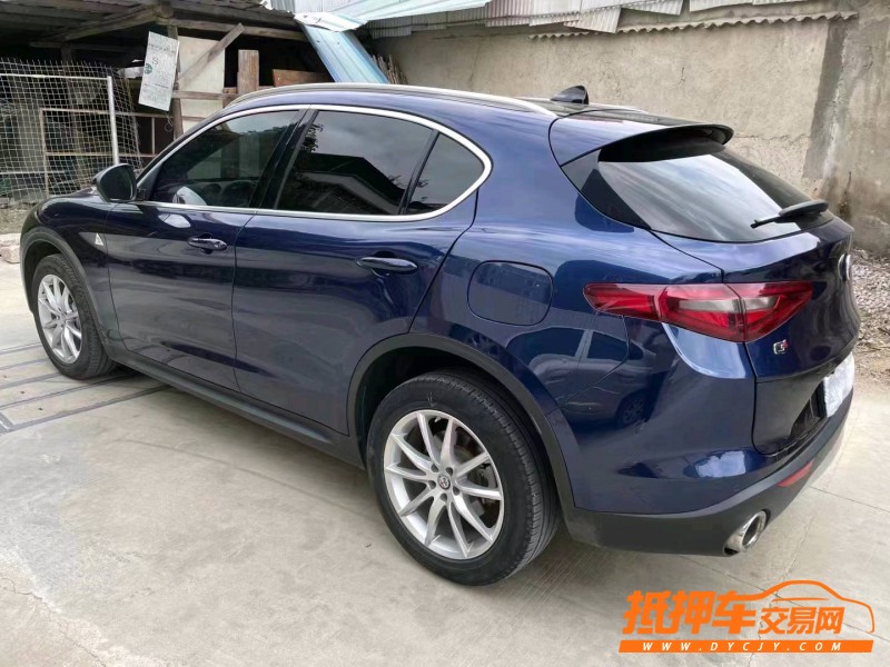 紹興18年阿爾法·羅密歐Stelvio6