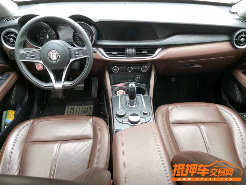 紹興18年阿爾法·羅密歐Stelvio7