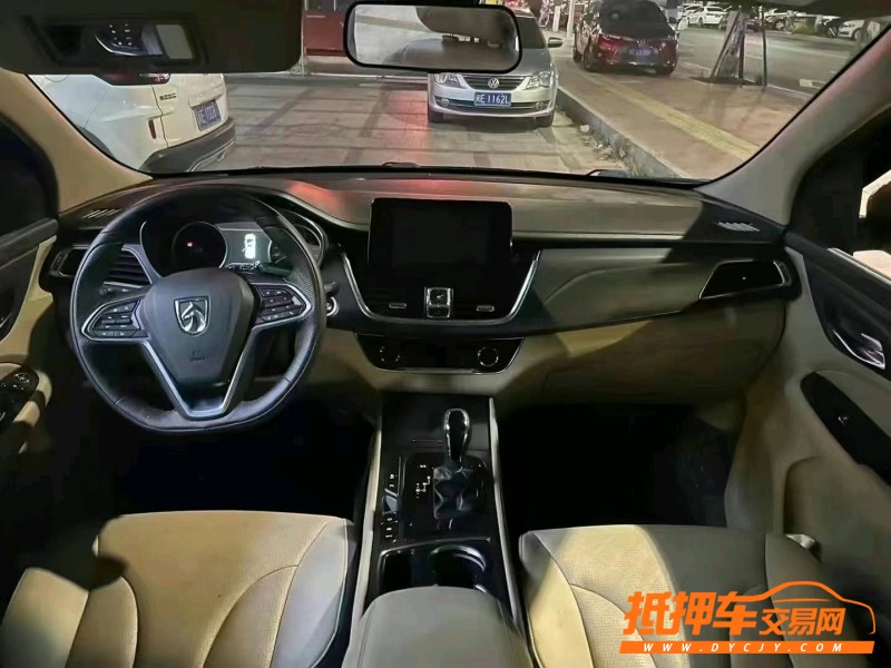 廈門18年寶駿7305