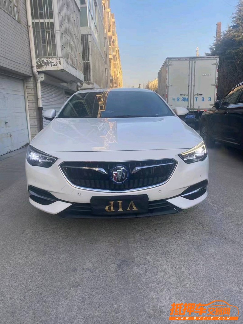 青岛18年别克君威1